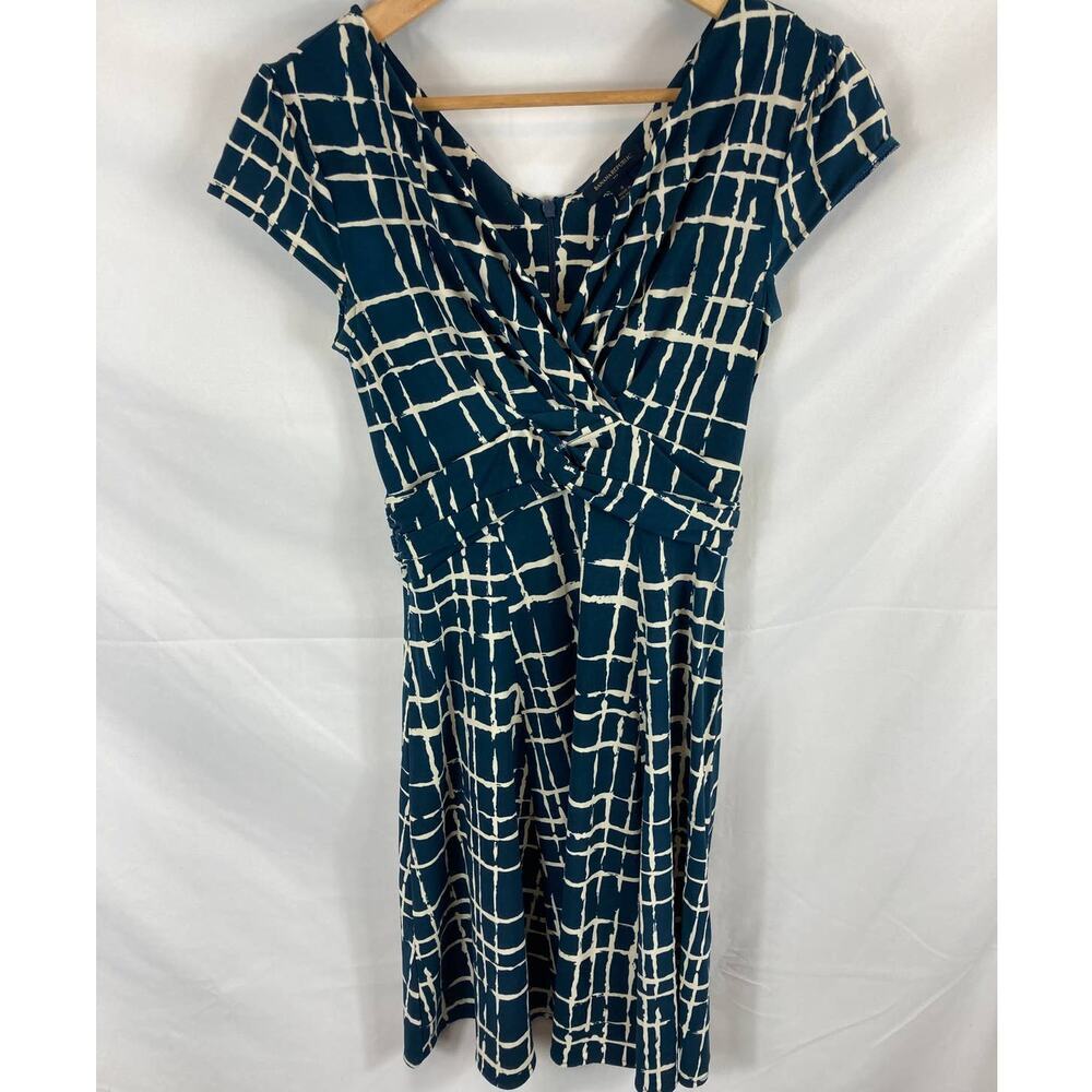 Banana Republic V Neck Twist front geometric pattern dress size 4